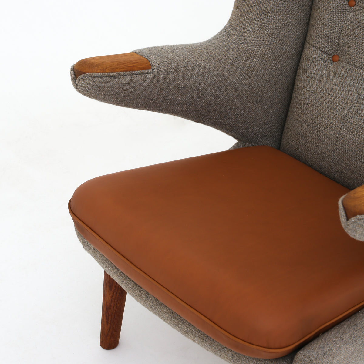 AP 19 - Papa Bear Chair in textile & leather