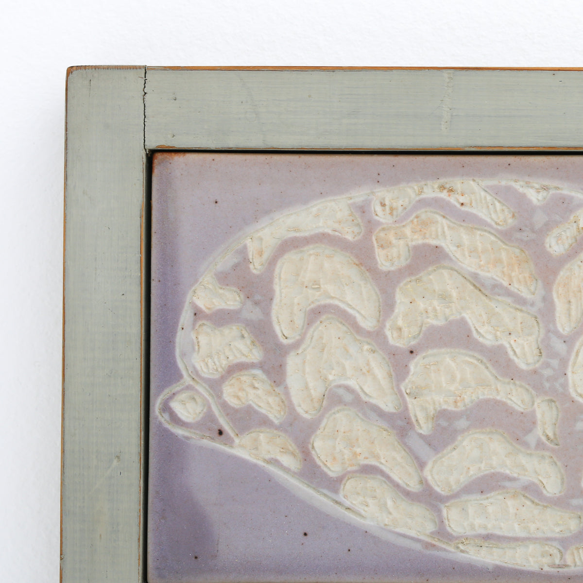 Relief of porcelain tiles
