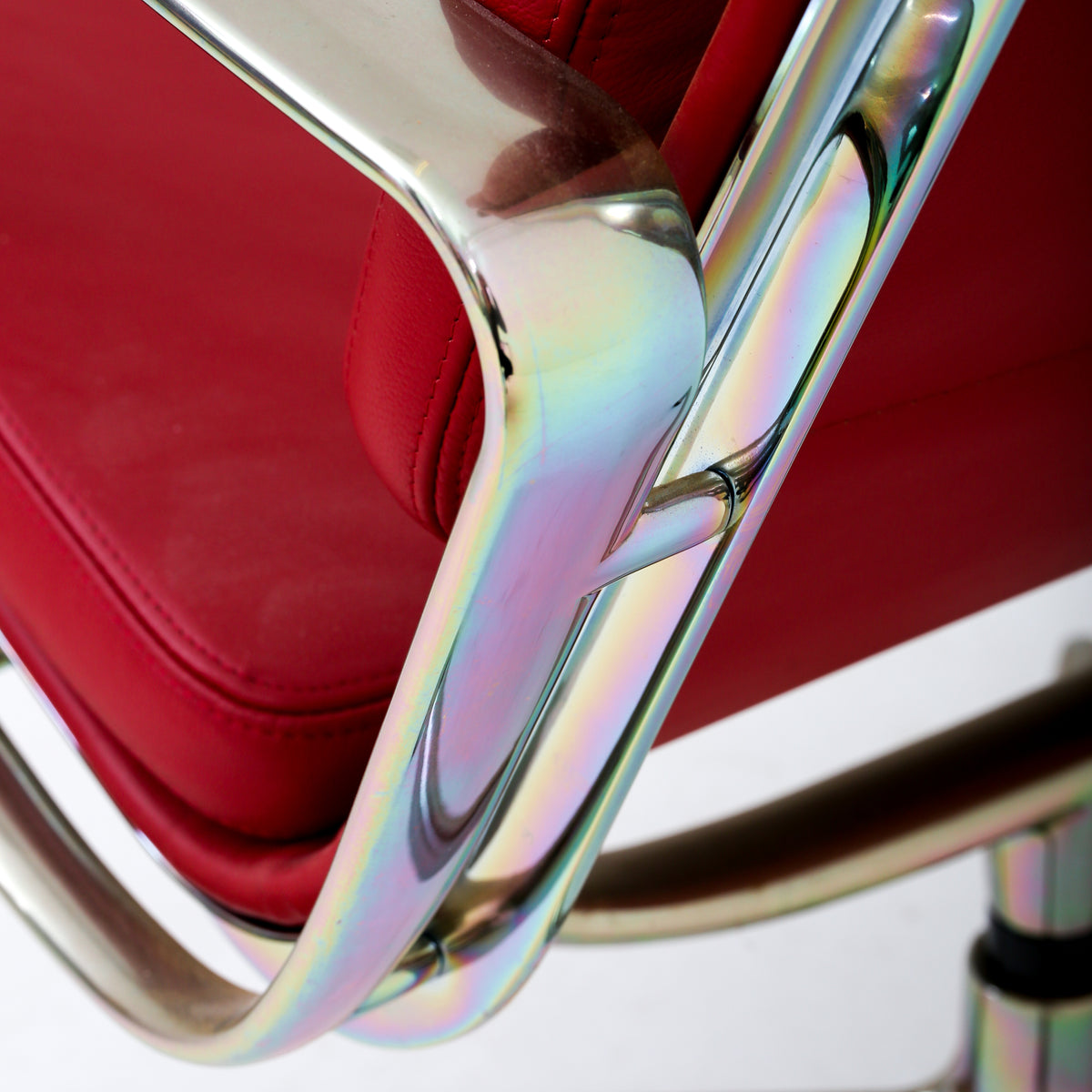EA 215 - Office chair in red leather
