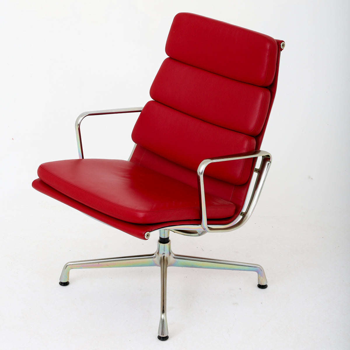 EA 215 - Office chair in red leather