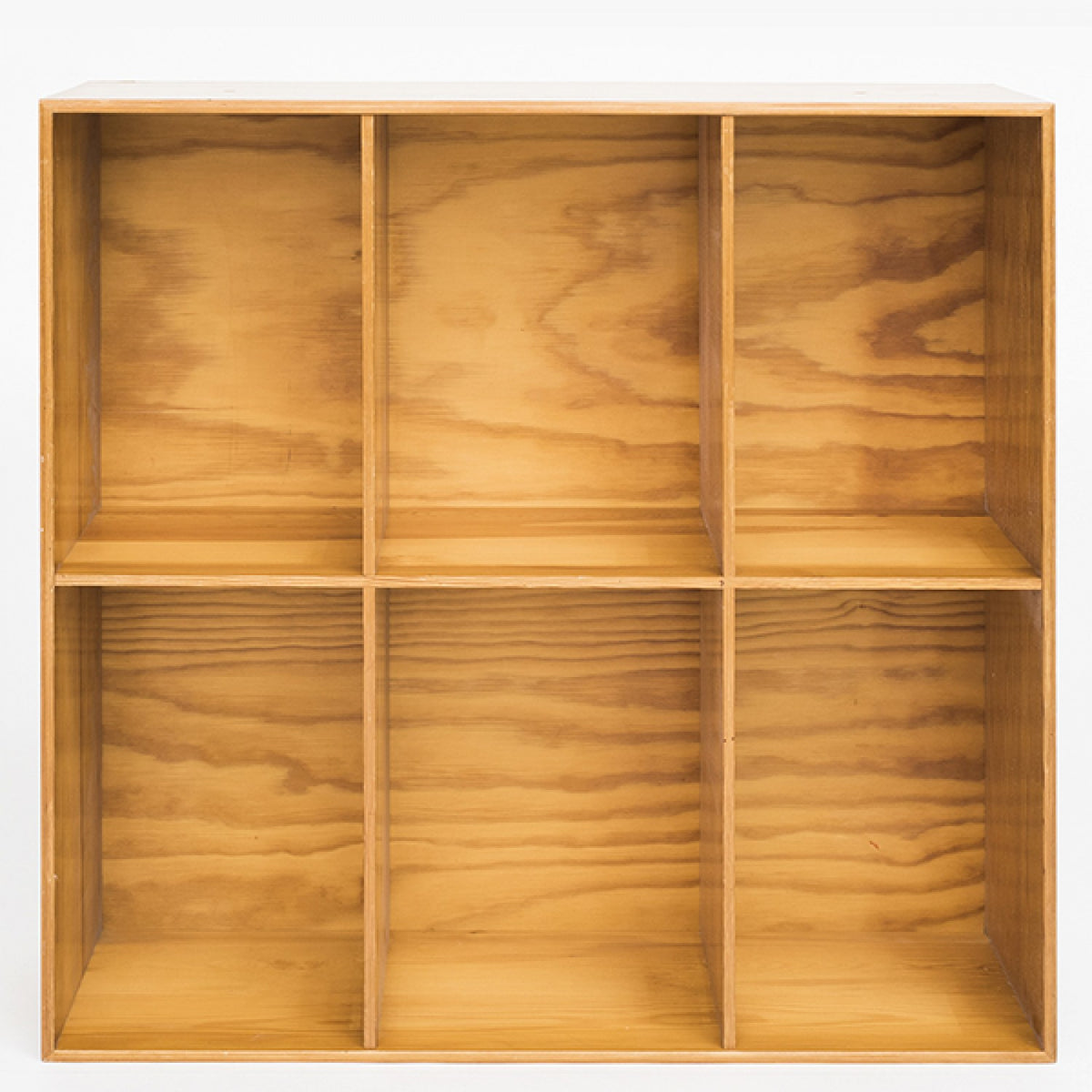 Bookcase in pine