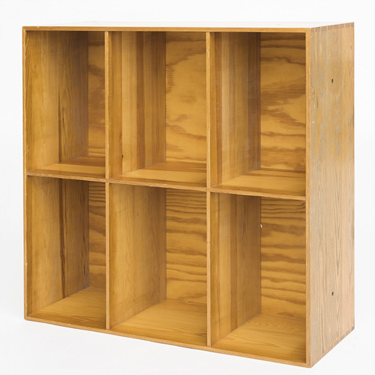 Bookcase in pine