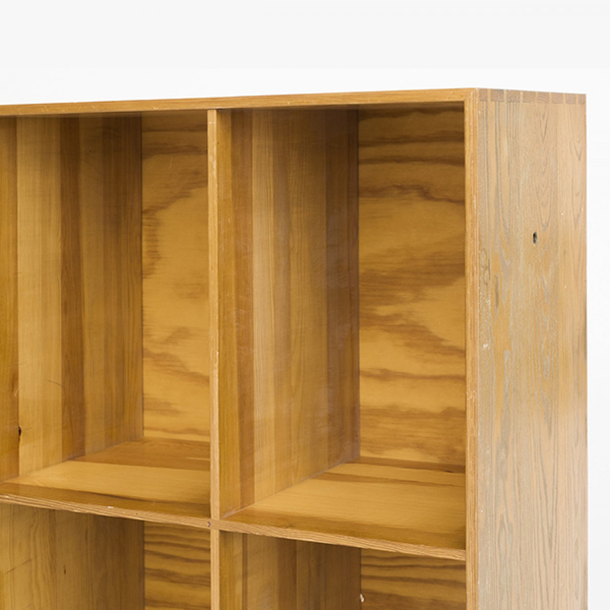 Bookcase in pine