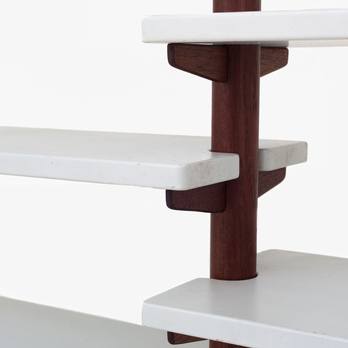 Rare shelf system in teak