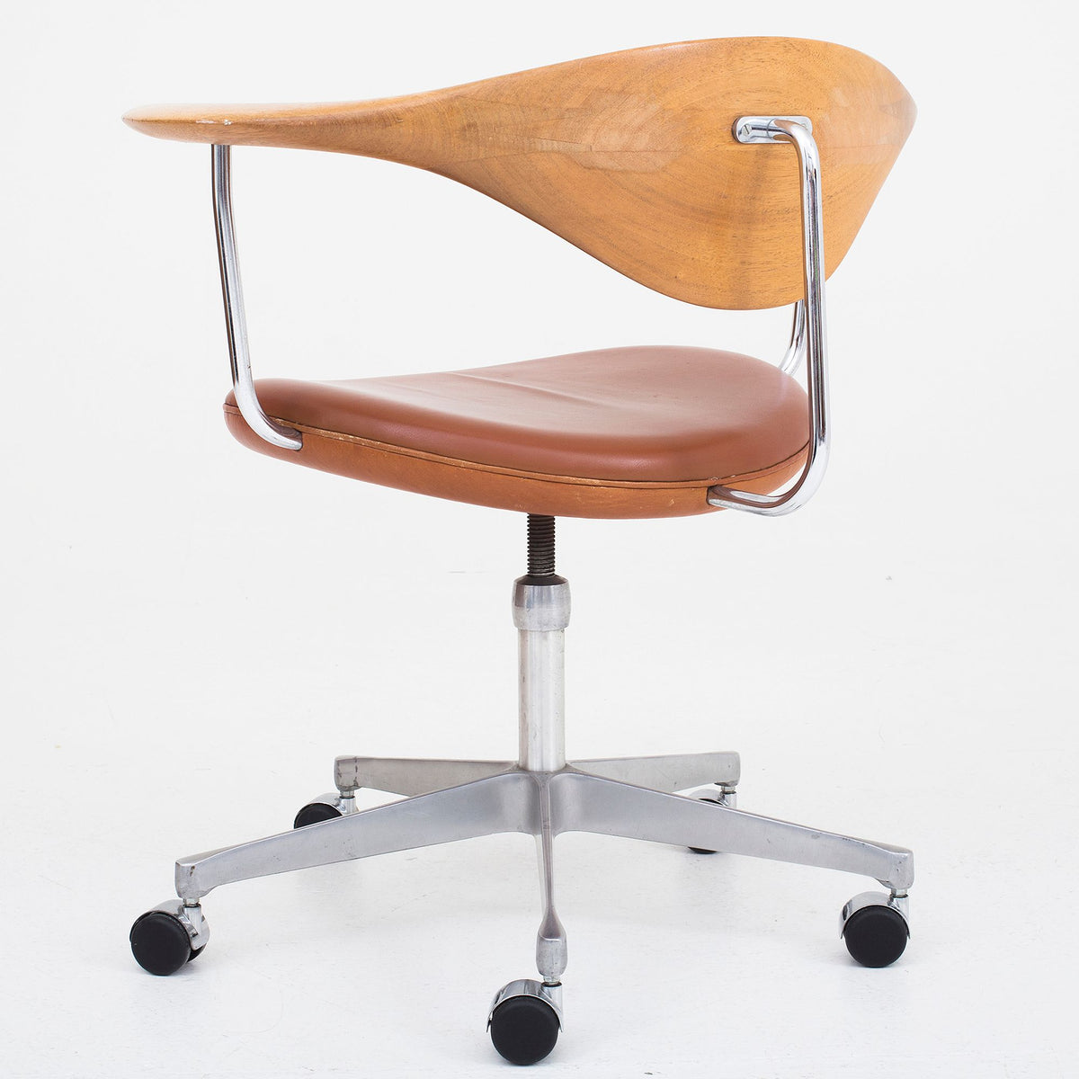 JH 502 - The Swivel Chair