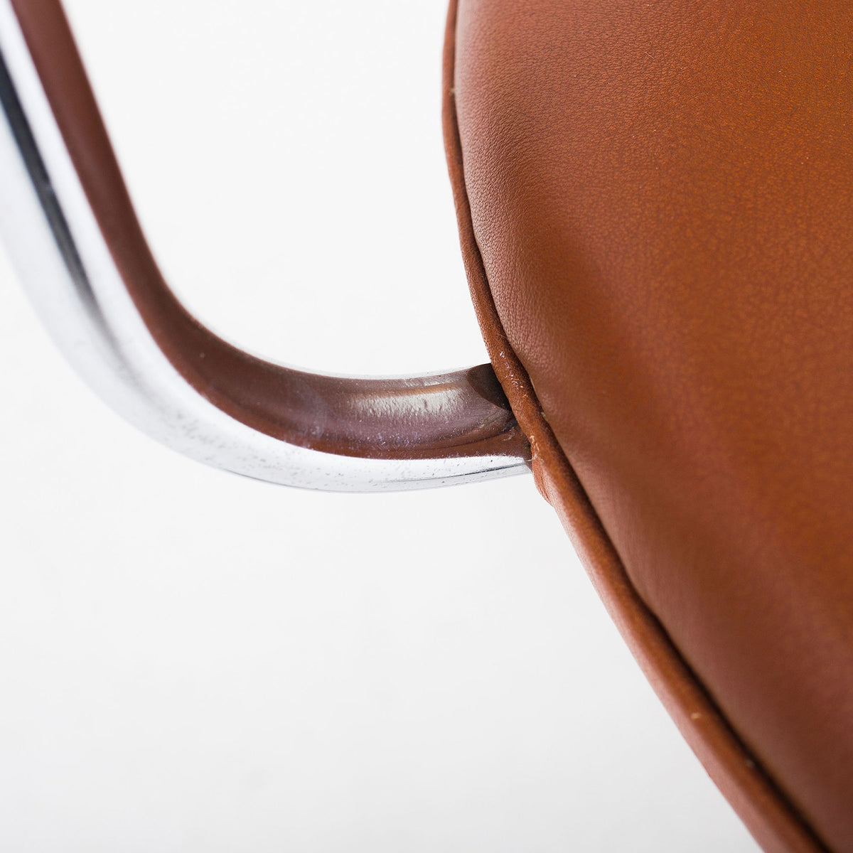 JH 502 - The Swivel Chair