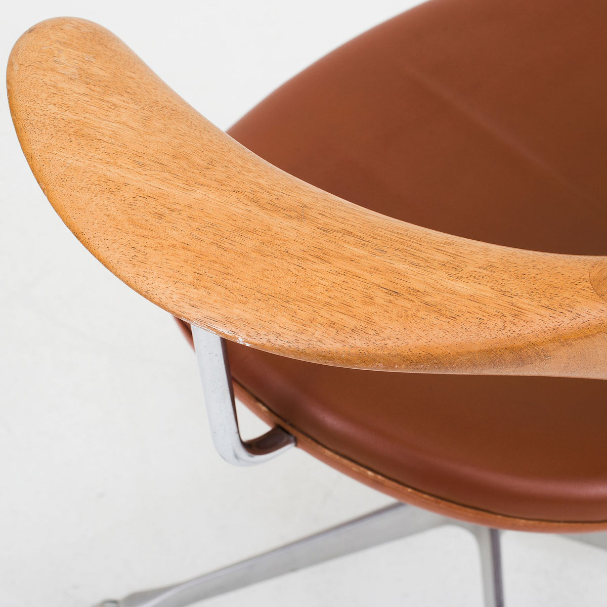 JH 502 - The Swivel Chair