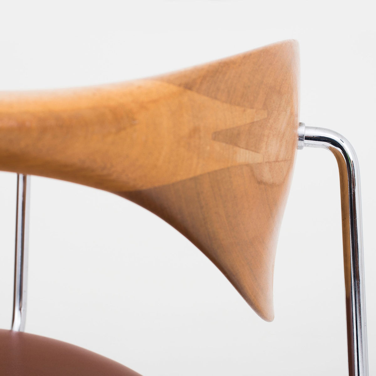 JH 502 - The Swivel Chair