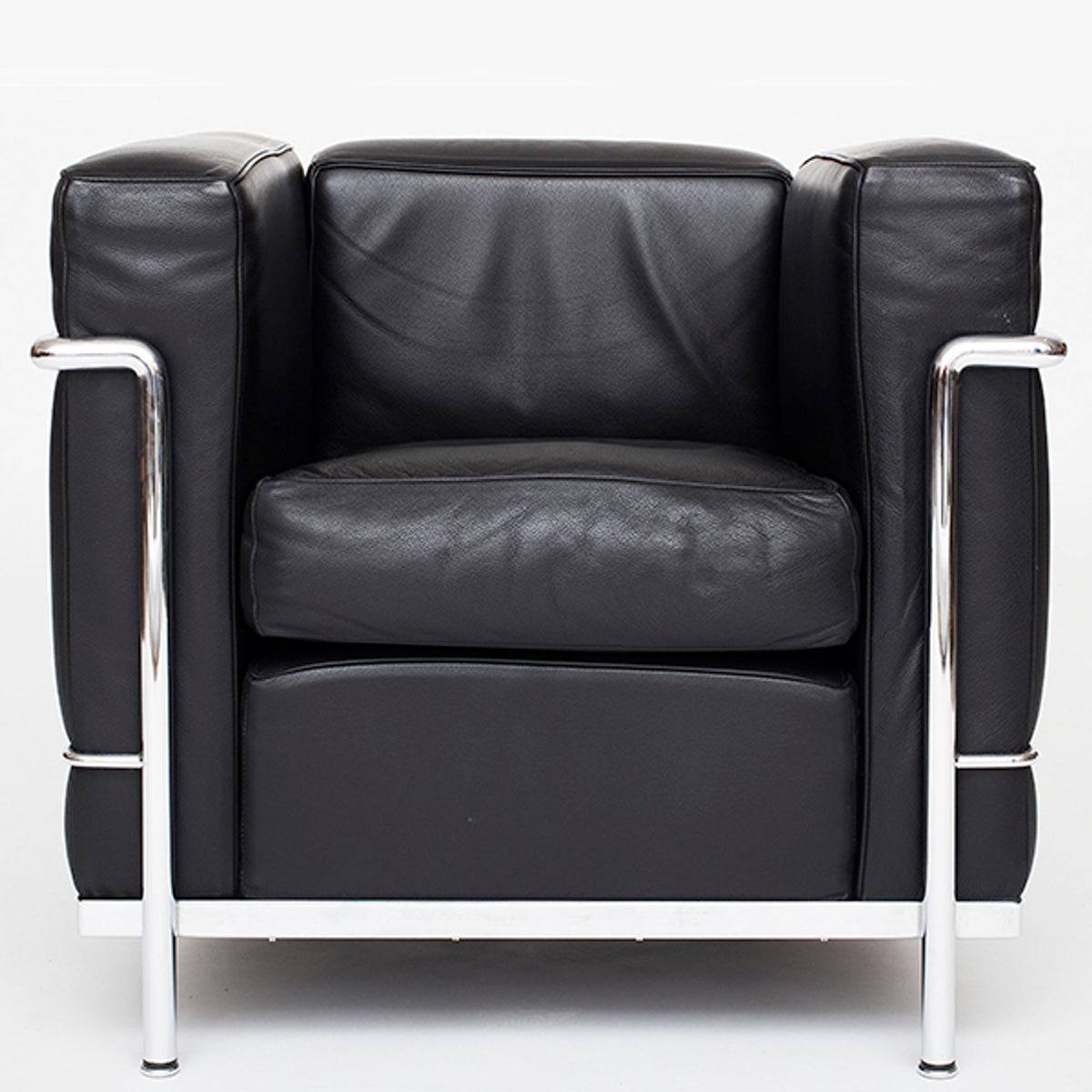 LC 2 - Armchair in black leather