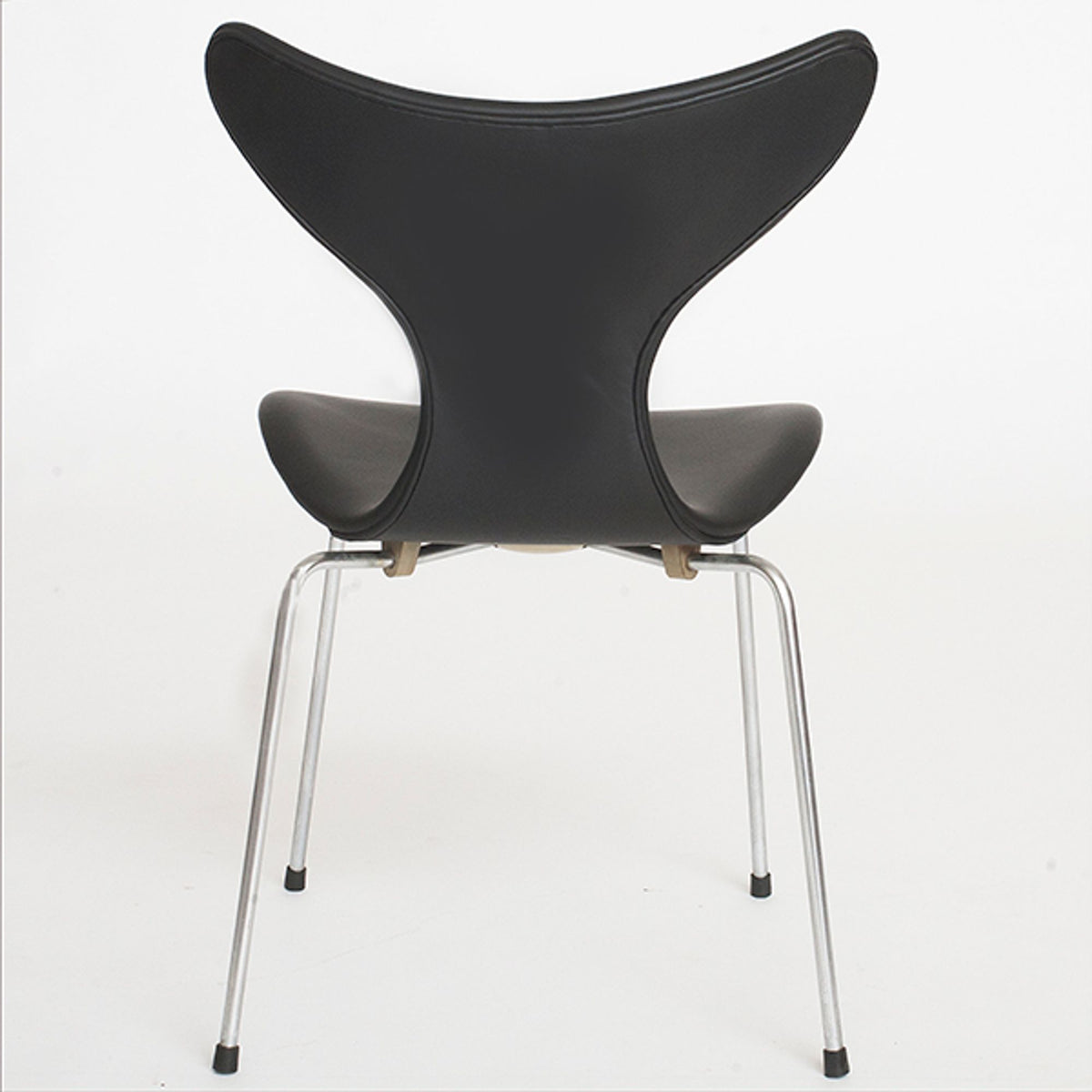 AJ 3108 - "The Lily" chair in black Savanne