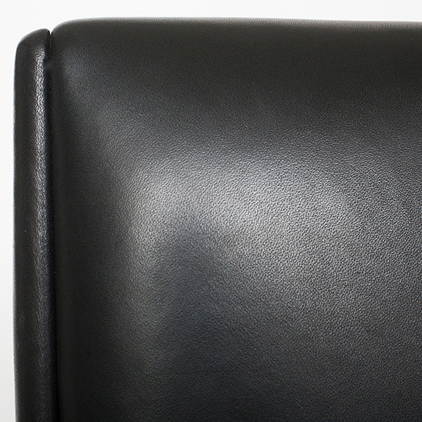 AP 37 - The Airport Chair in leather
