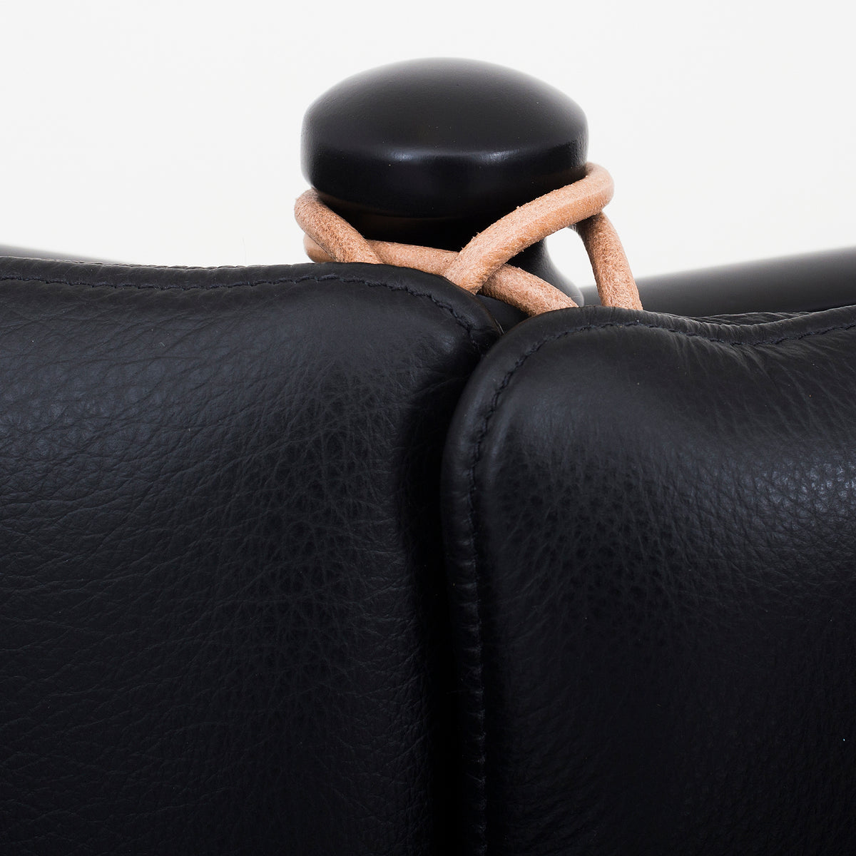 BM 1789 - Spoke back sofa in black leather