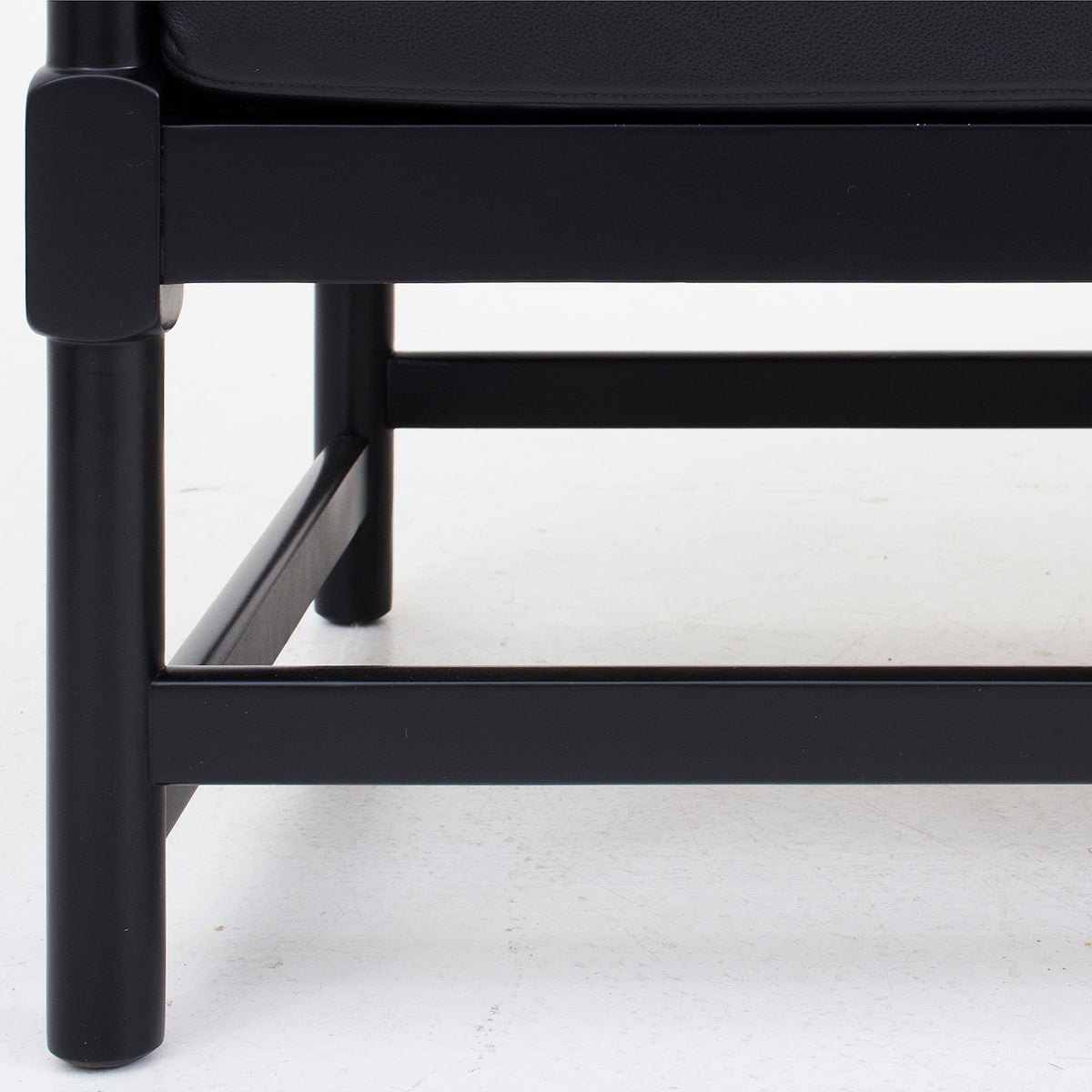 BM 1789 - Spoke back sofa in black leather