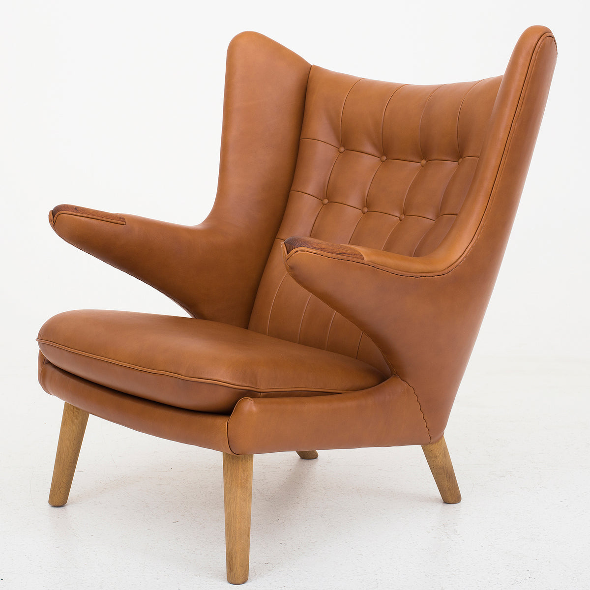 AP 19 - Papa Bear chair in Elegance leather