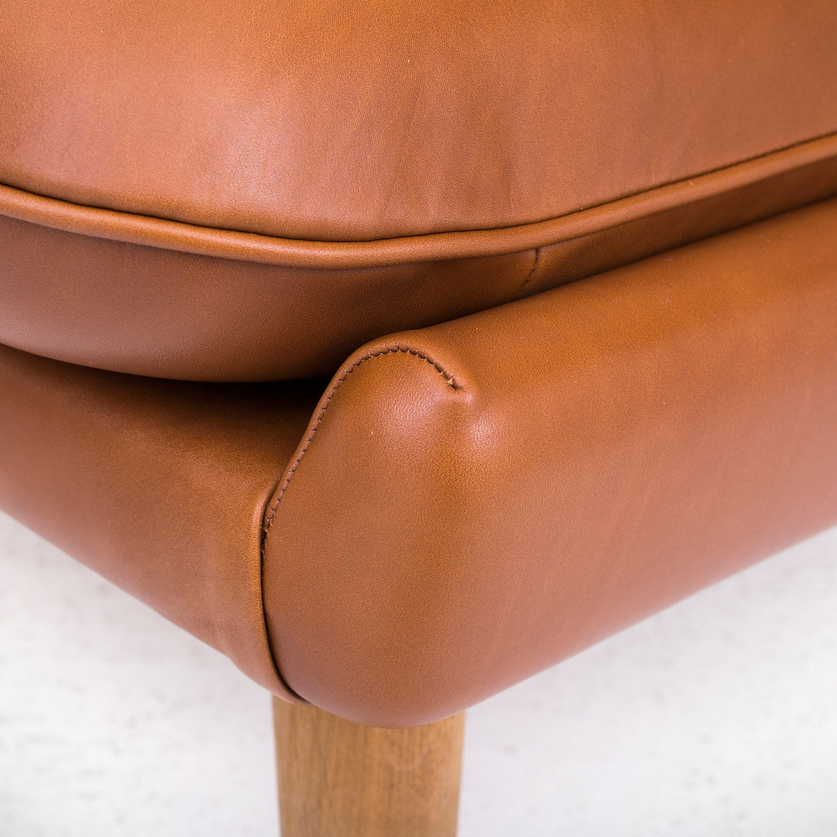 AP 19 - Papa Bear chair in Elegance leather