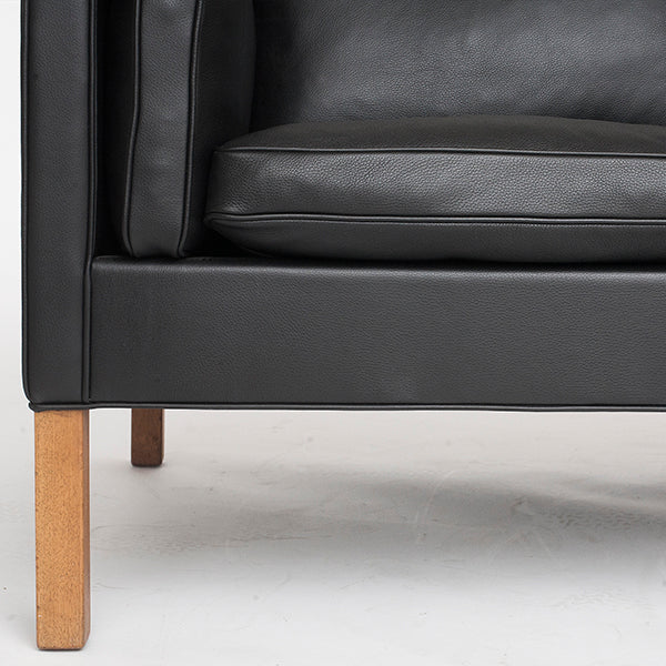BM 2212 - 2-seater sofa in Klassik black