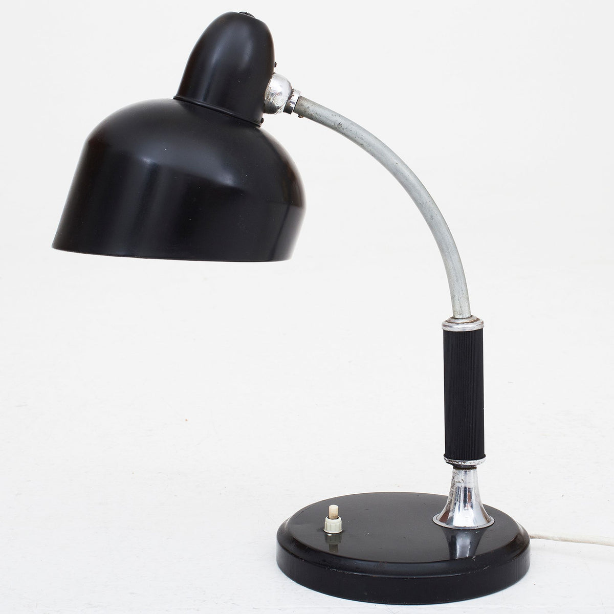 Table lamp in metal