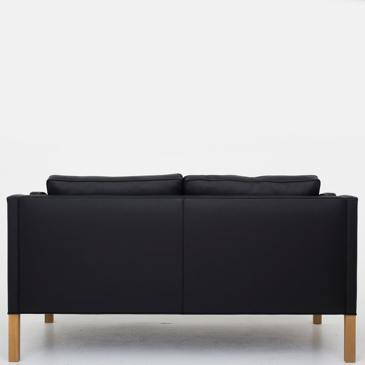 BM 2212 - 2-seater sofa in Klassik black