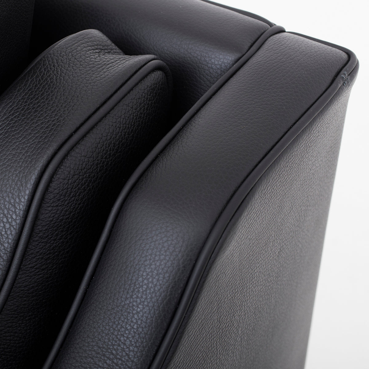 BM 2212 - 2-seater sofa in Klassik black