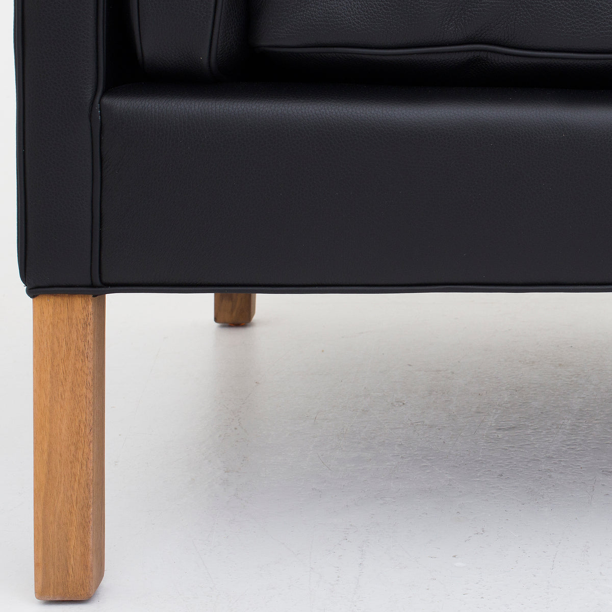 BM 2213 - 3-seater sofa in Klassik black