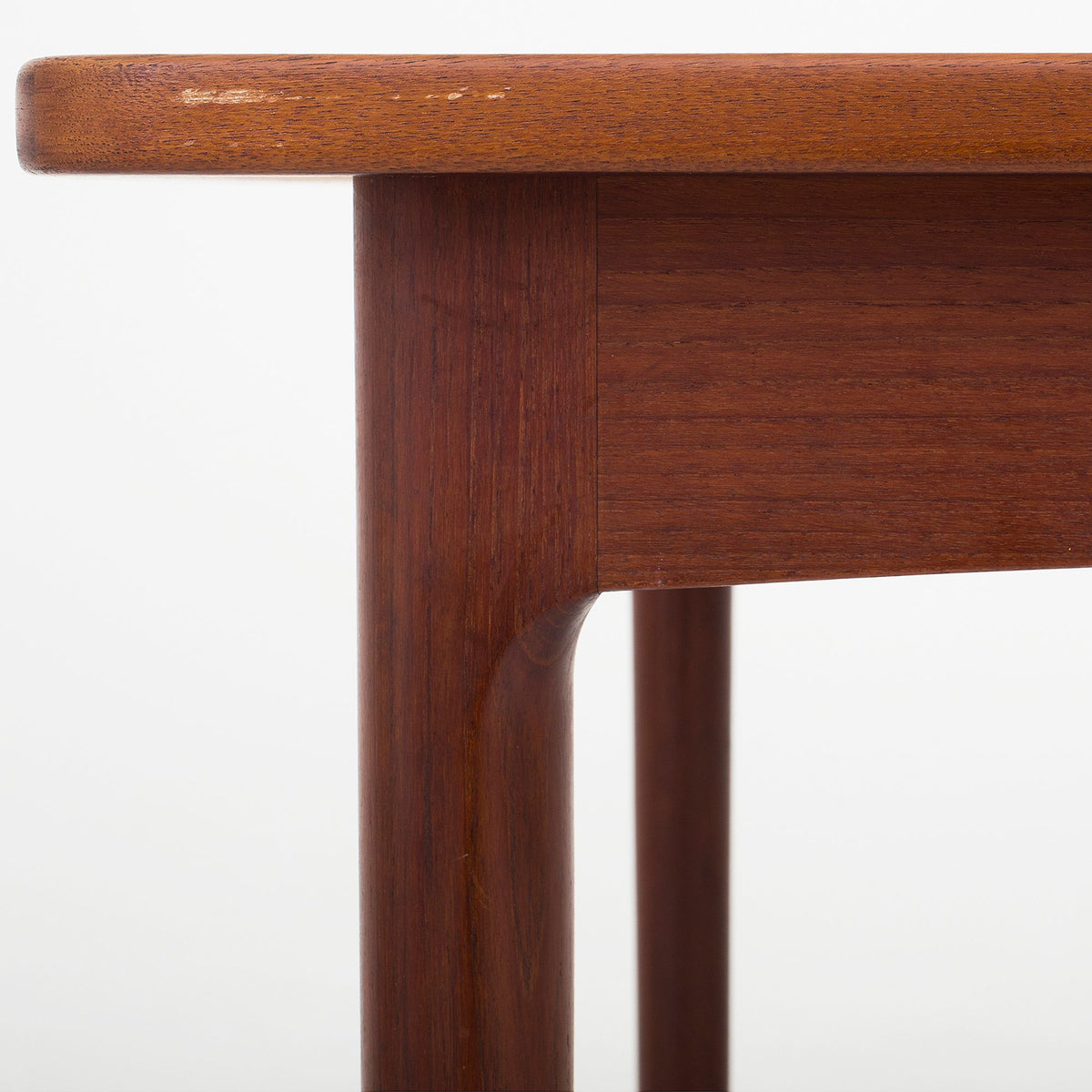 Dining table in teak