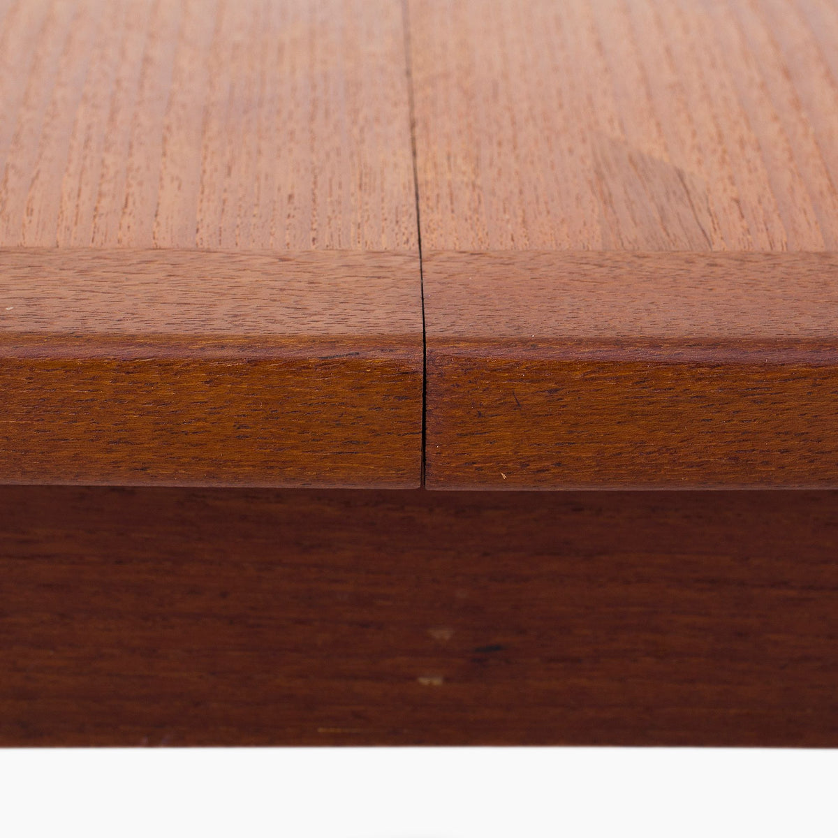 Dining table in teak