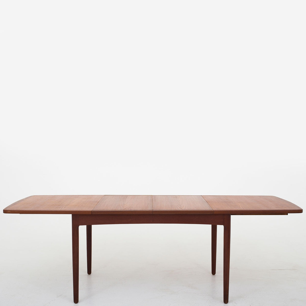 Dining table in teak