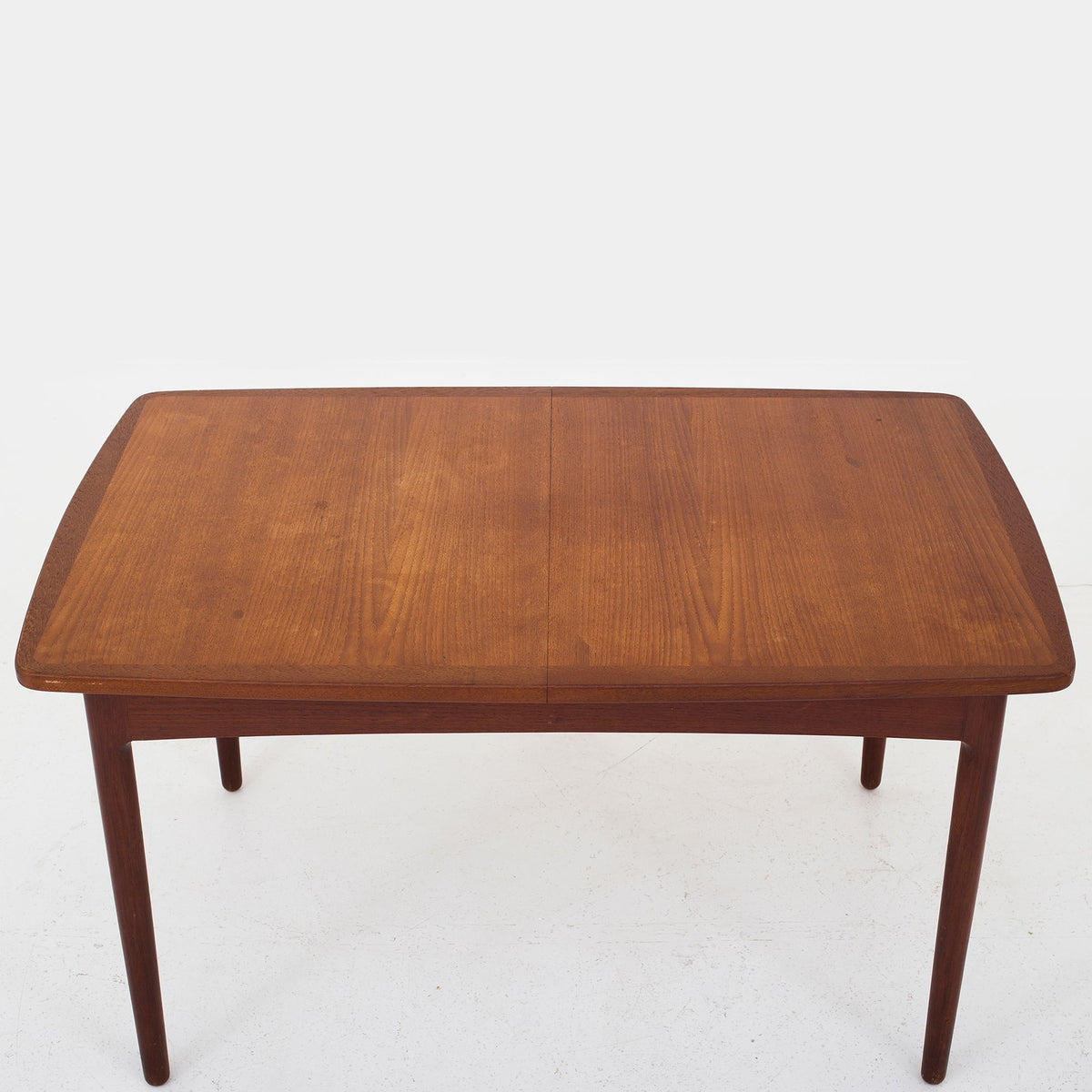 Dining table in teak