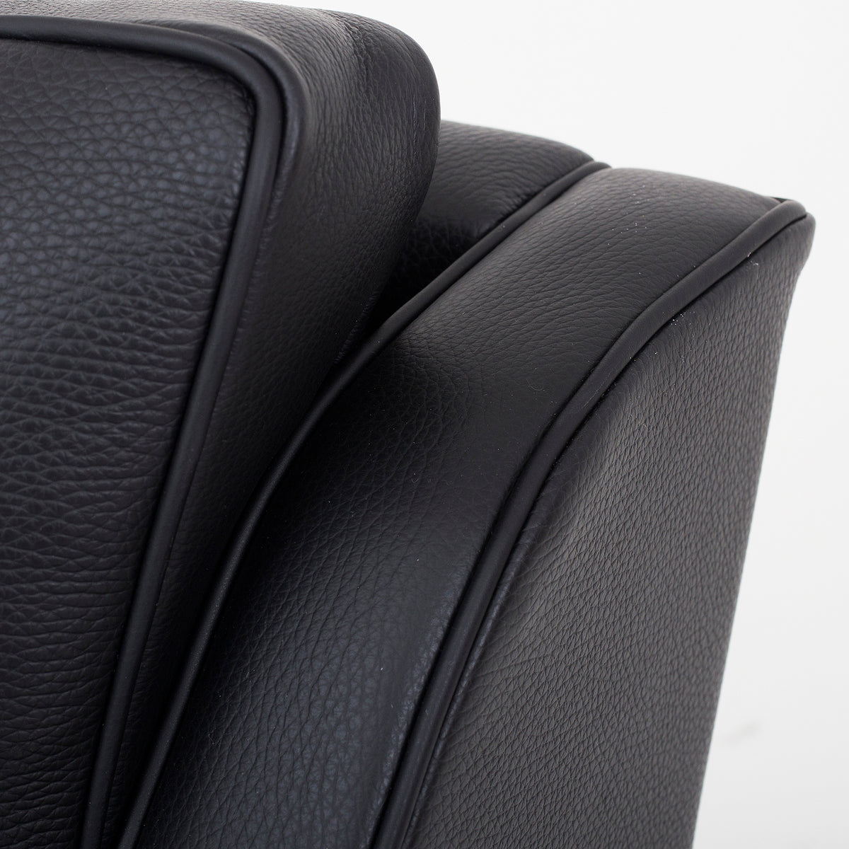 BM 2208 - 2-seater sofa in Klassik black