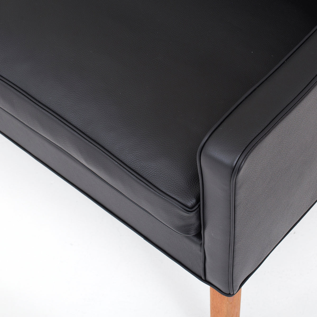 BM 2208 - 2-seater sofa in Klassik black