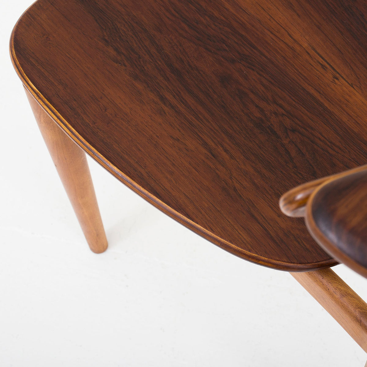 BO 53 - Reading chairs (set)