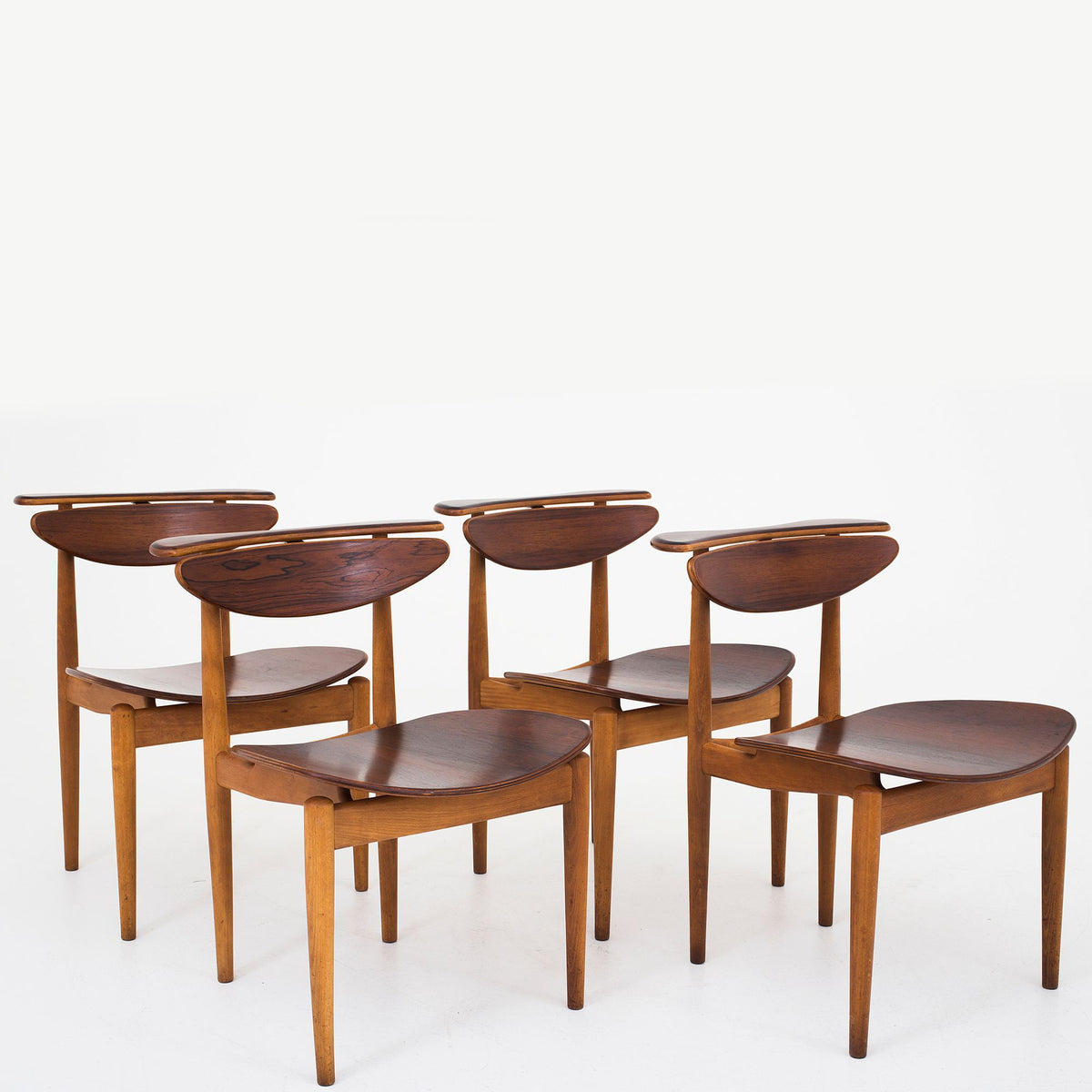 BO 53 - Reading chairs (set)