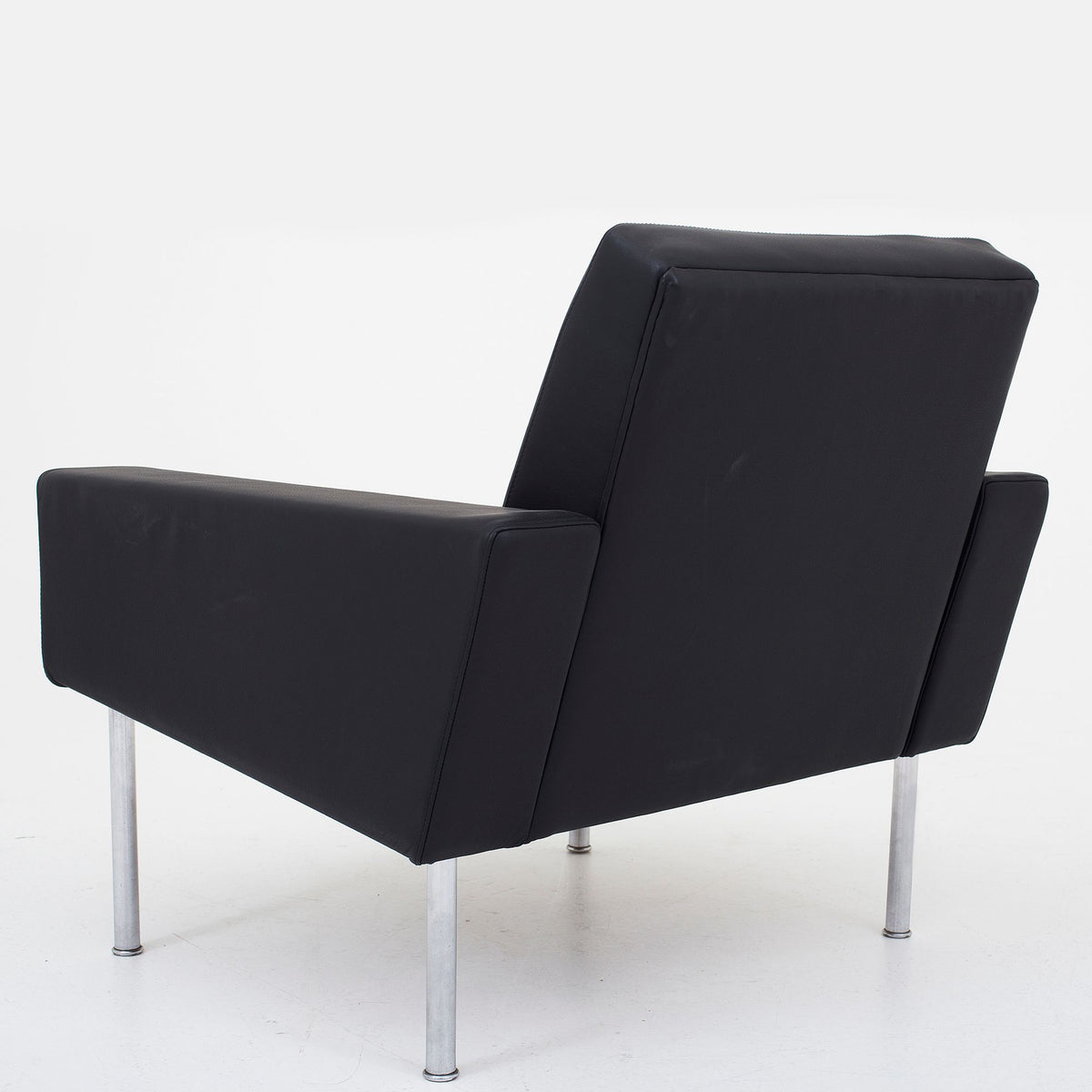AP 34/1 - Reupholstered easy chair