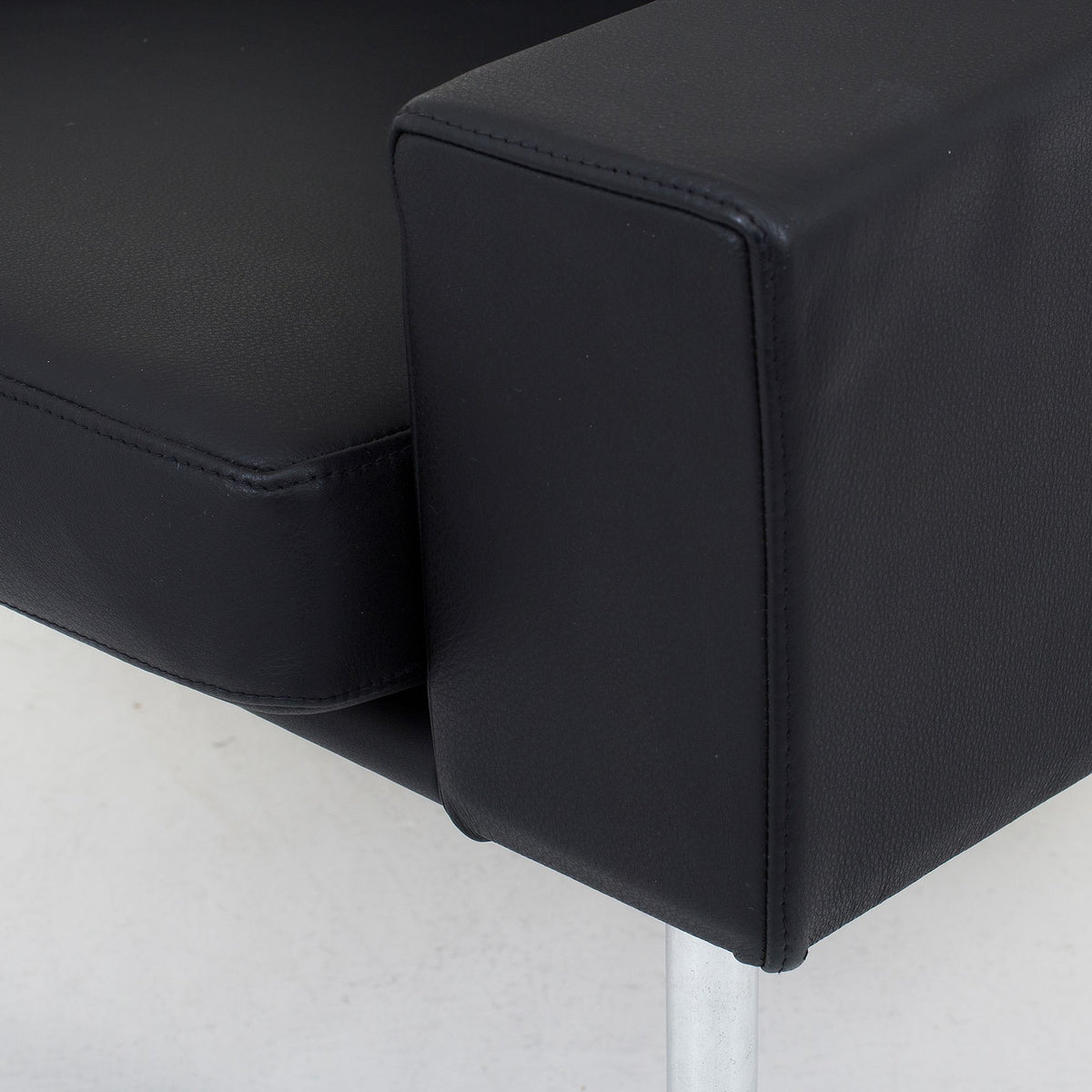 AP 34/1 - Reupholstered easy chair