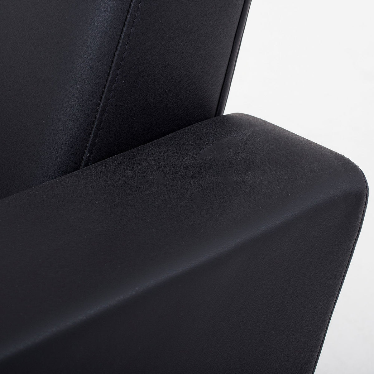 AP 34/1 - Reupholstered easy chair