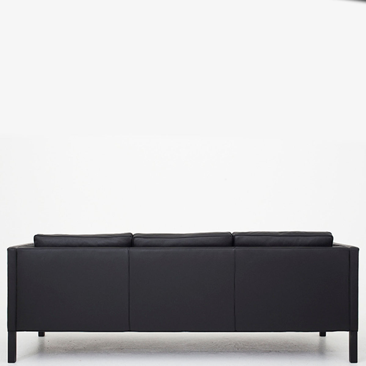 BM 2333 - Black leather