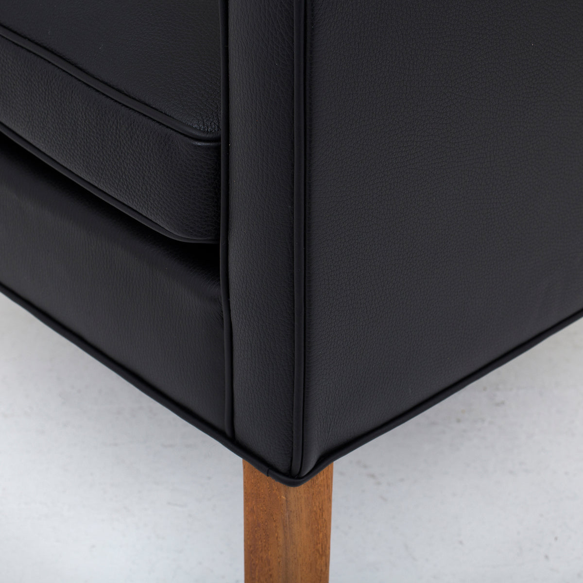 BM 2207 - Easy chair in Klassik black