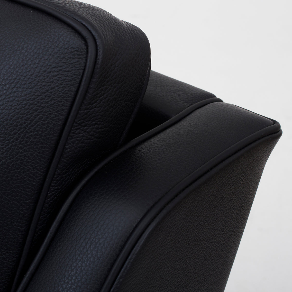 BM 2207 - Easy chair in Klassik black