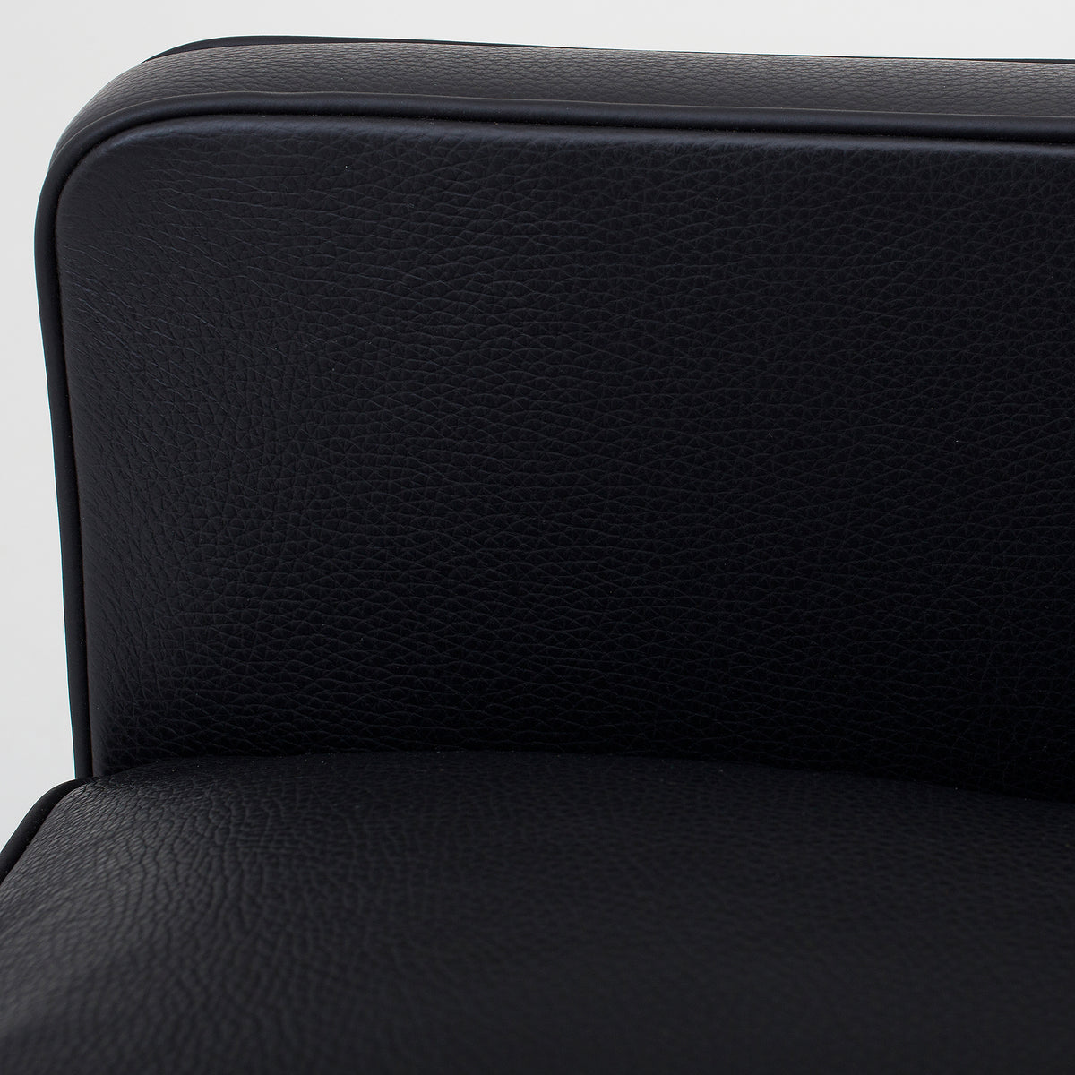 BM 2207 - Easy chair in Klassik black