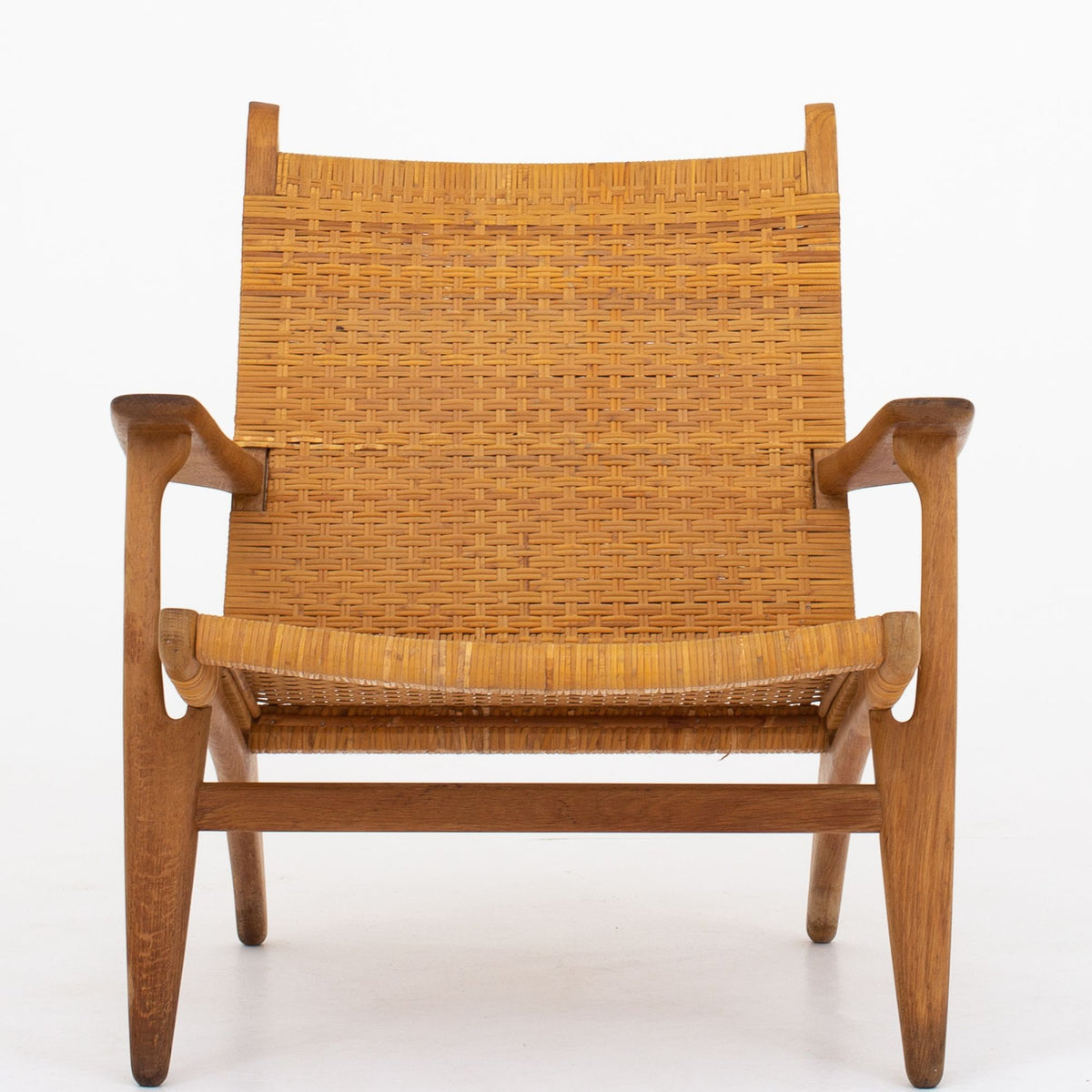 CH 27 - Lounge chair in oak
