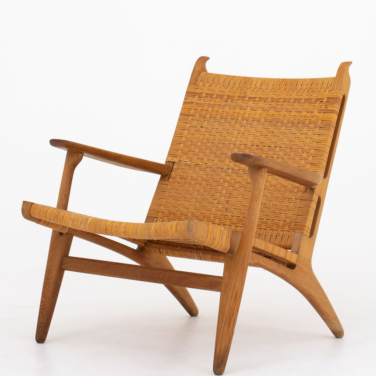 CH 27 - Lounge chair in oak