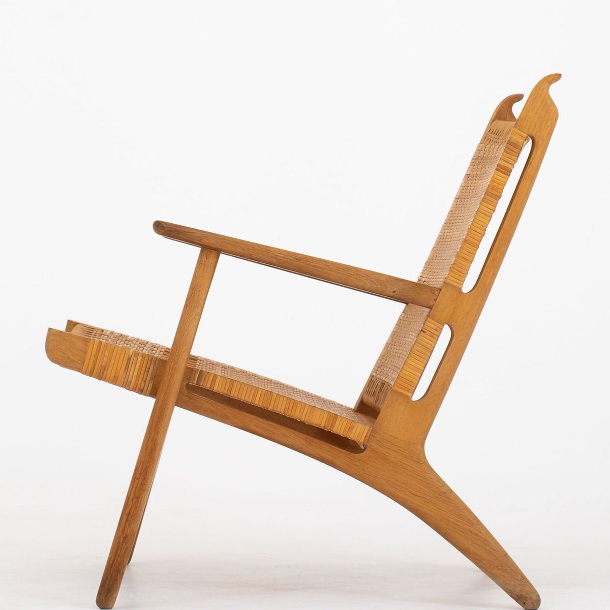 CH 27 - Lounge chair in oak
