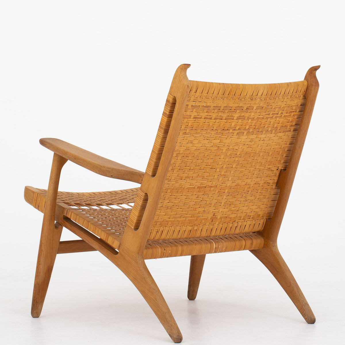 CH 27 - Lounge chair in oak