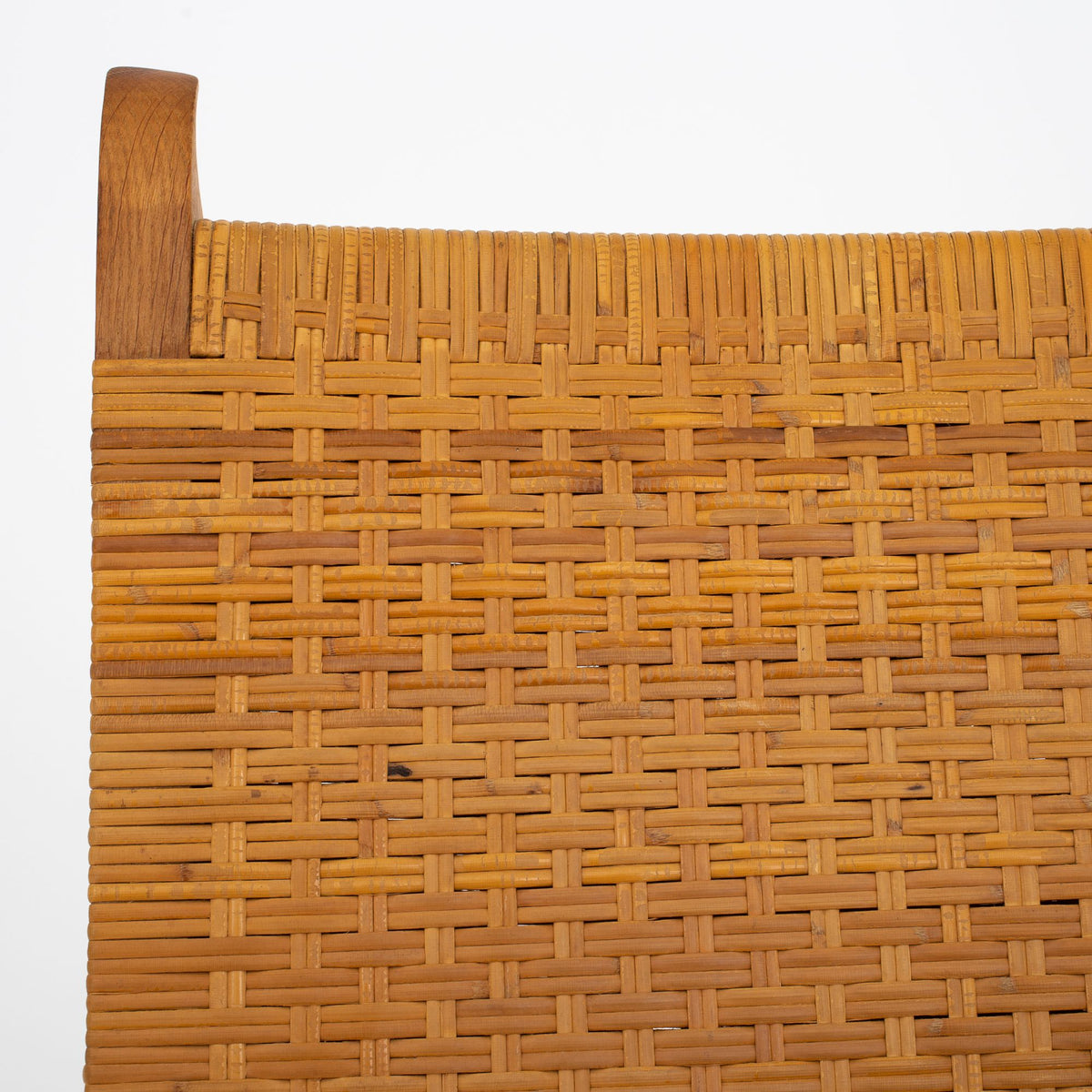CH 27 - Lounge chair in oak
