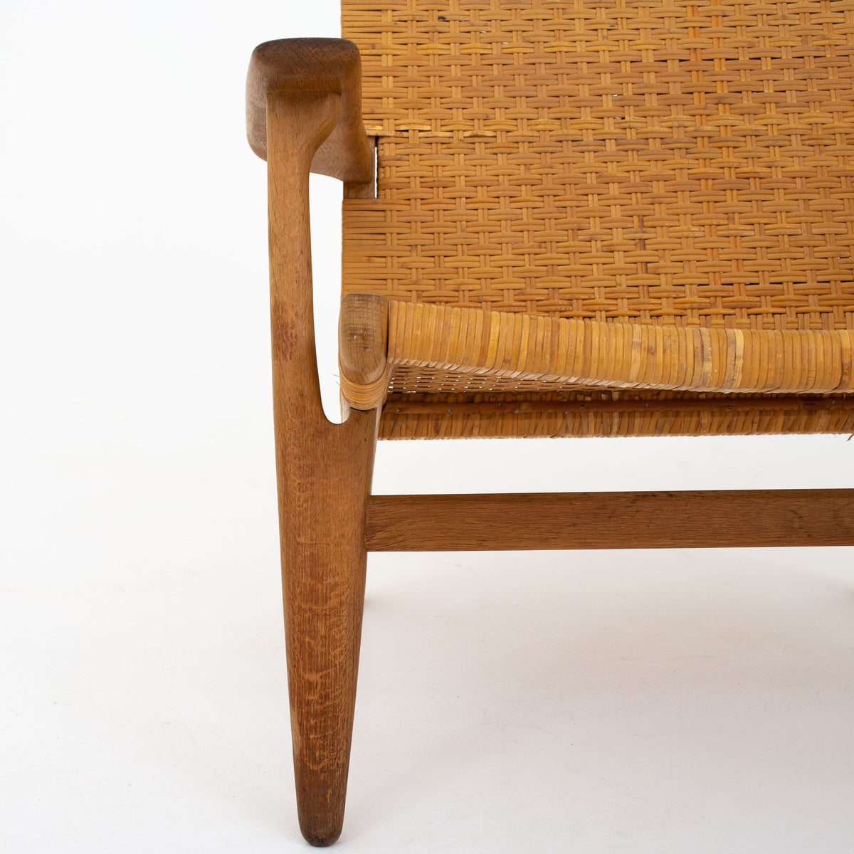 CH 27 - Lounge chair in oak