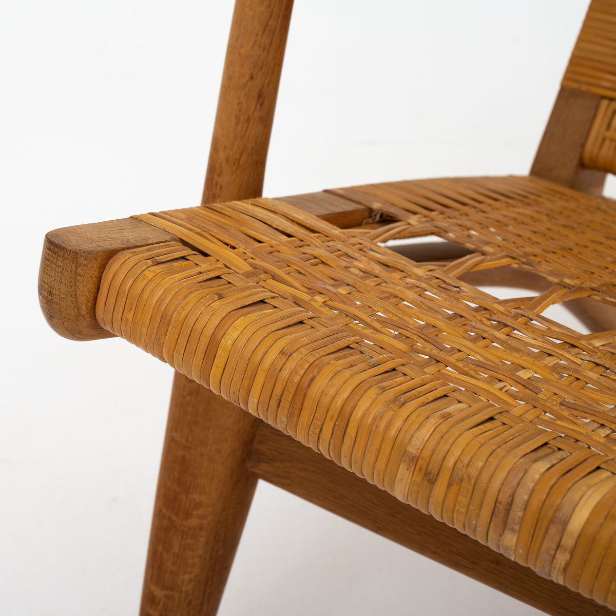 CH 27 - Lounge chair in oak