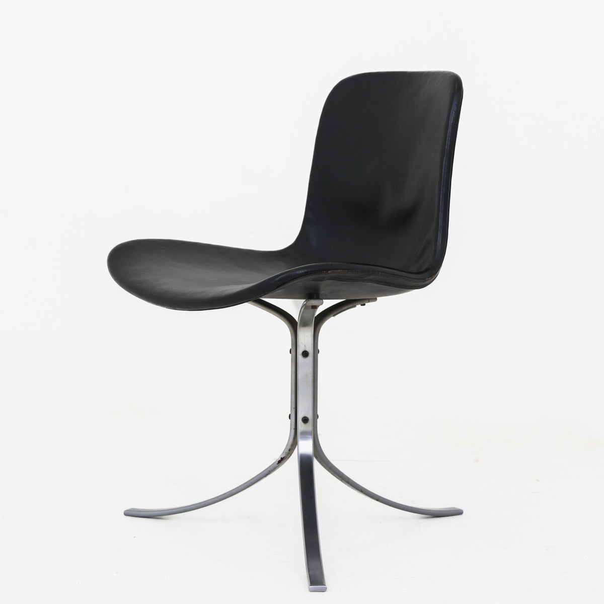 PK 9 - 'Tulip' chair in black leather