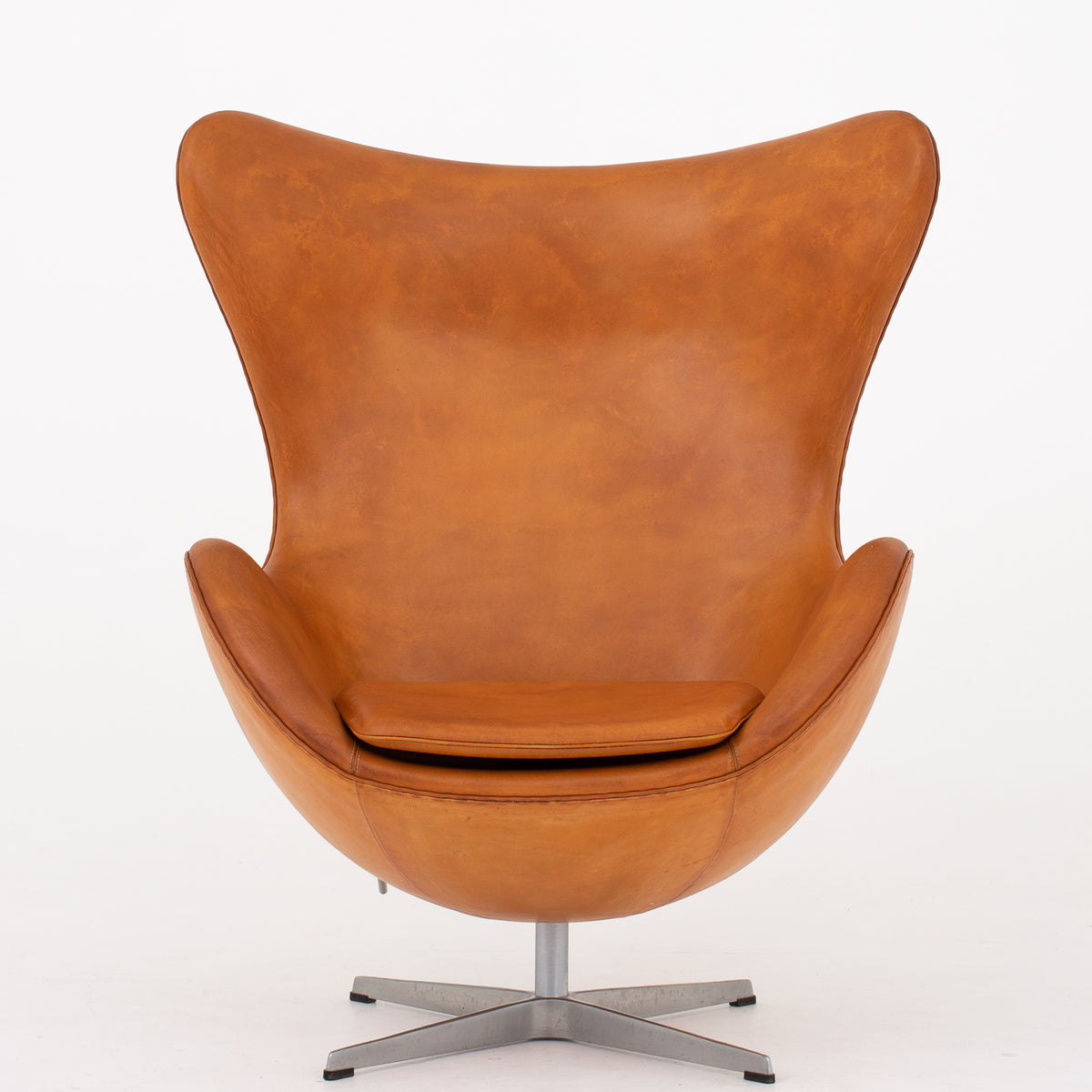 AJ 3316 - 'The Egg' in patinated leather