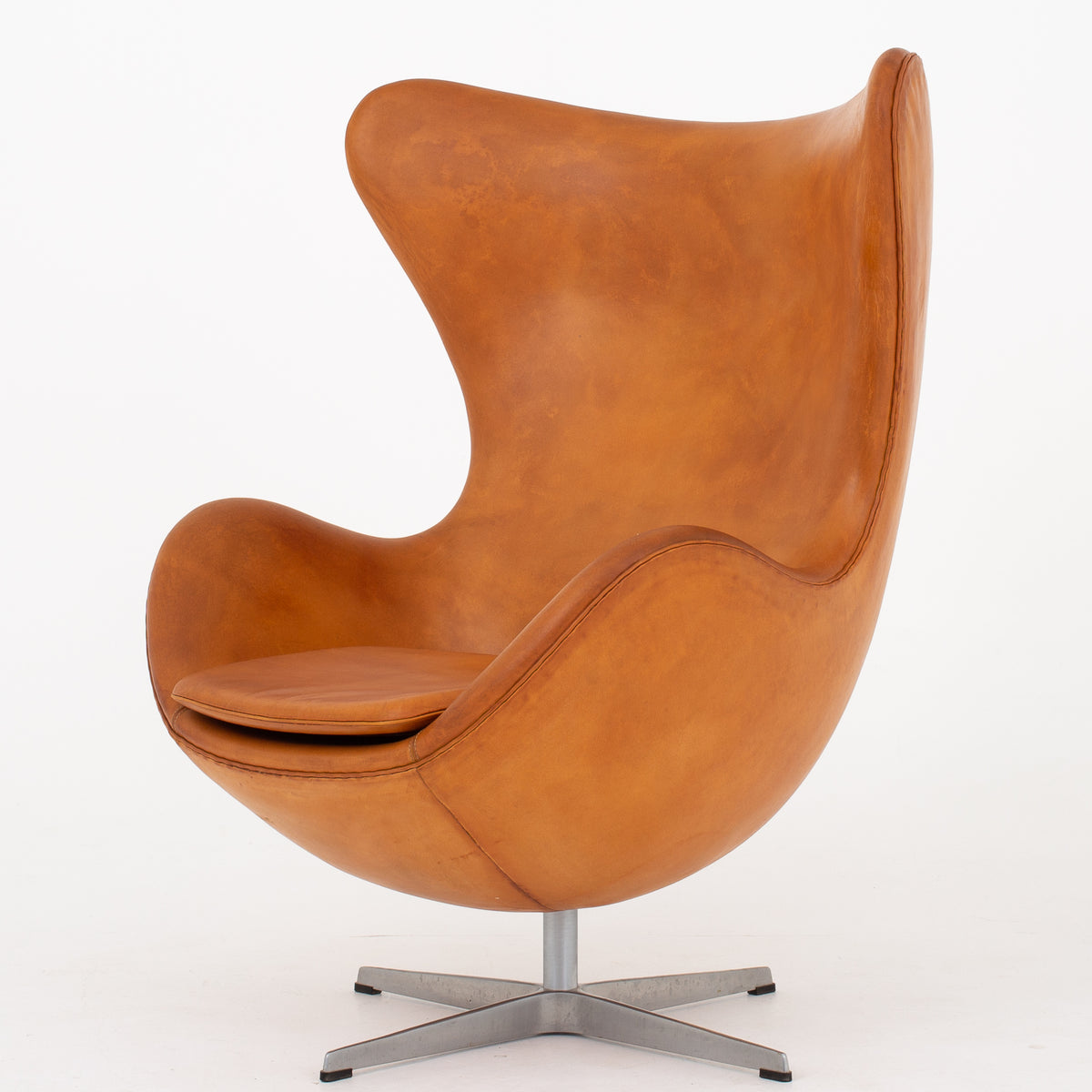 AJ 3316 - 'The Egg' in patinated leather
