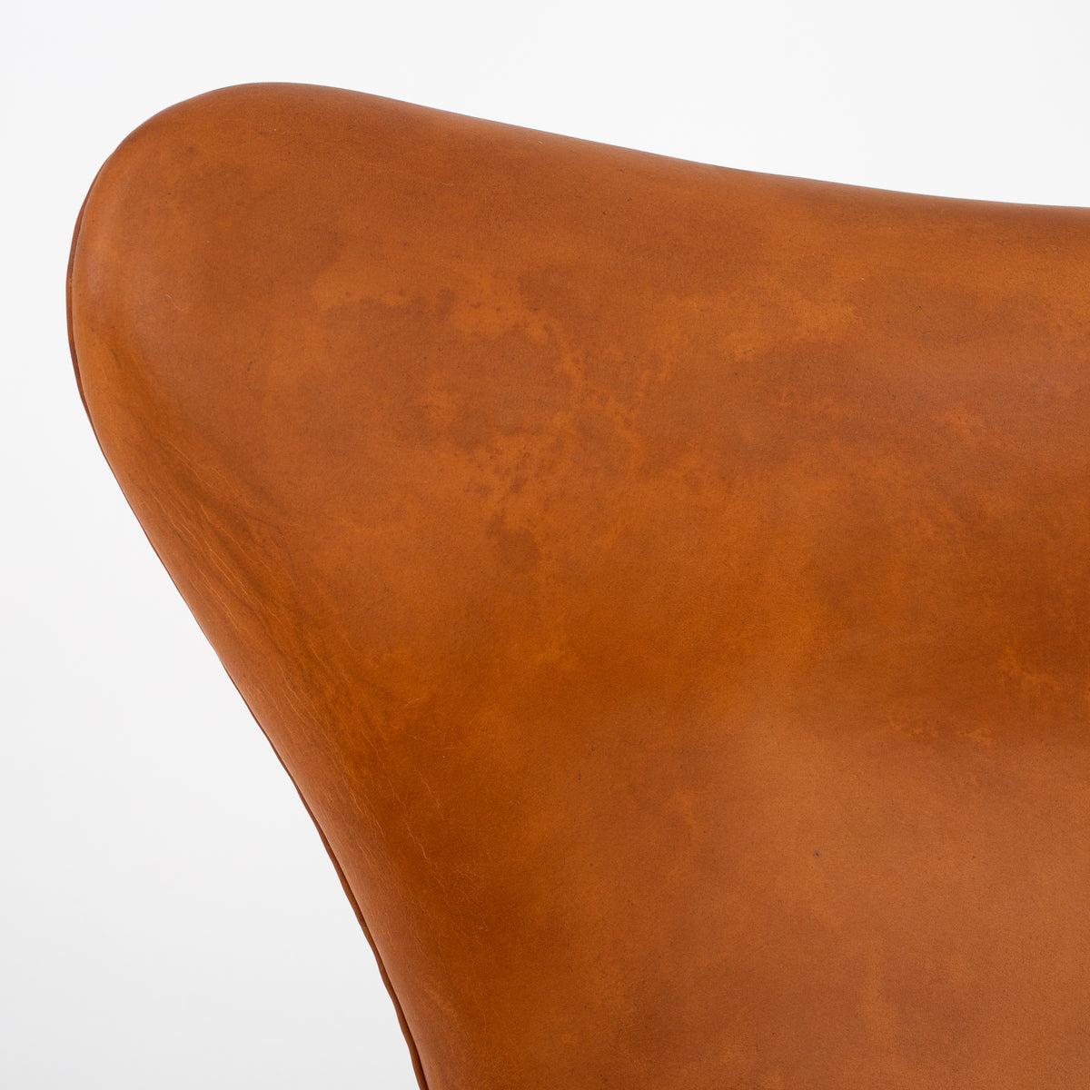 AJ 3316 - 'The Egg' in patinated leather